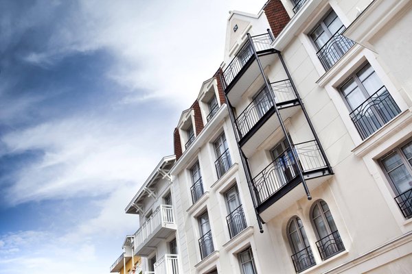 Est-ce avantageux d'investir dans une maison secondaire dans un village labellisé 'Petite Cité de Caractère' ?